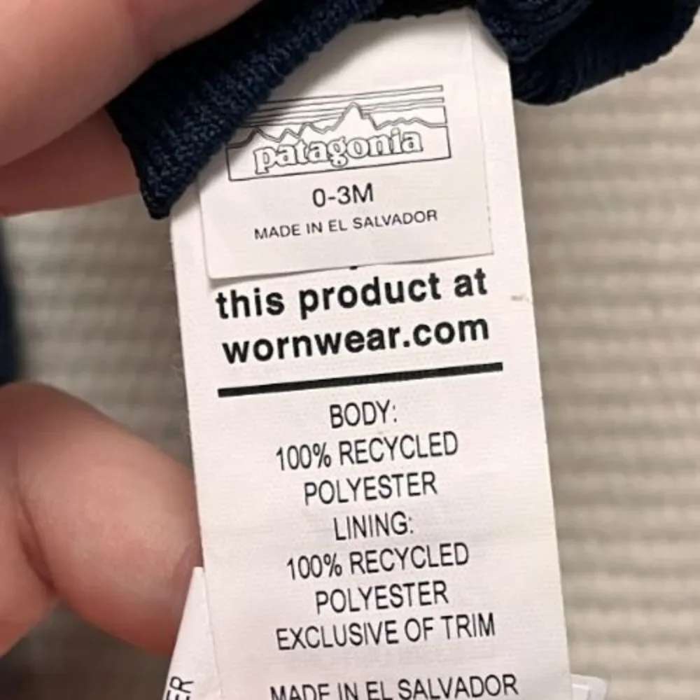 Patagonia Baby Pita Pocket Mittens in Navy Size 0-3 MONTHS